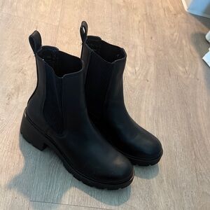 Steve Madden  Black Chelsea Lug Sole Boots